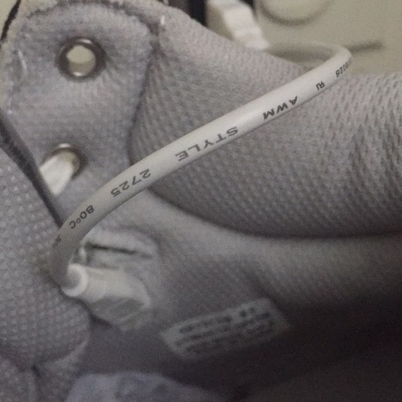 Women's sneakers size 8 1/2 no tear just used - Picture 2 of 8